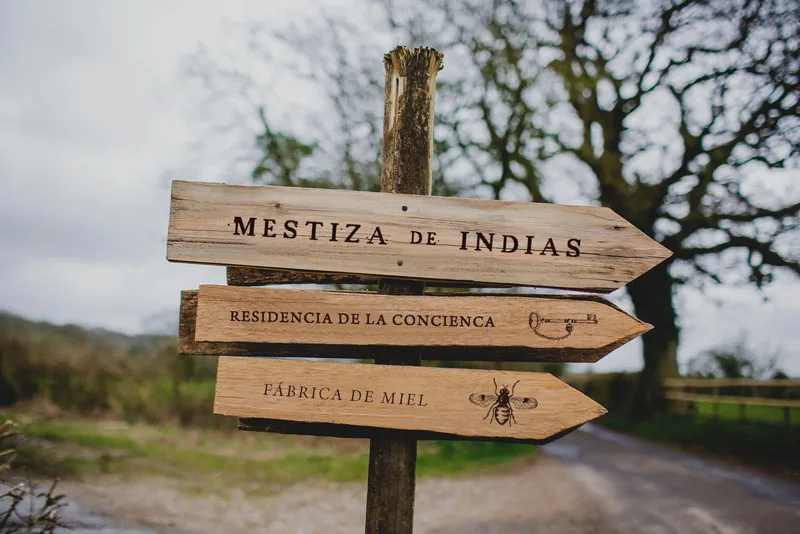 Wooden signs at Mestiza de Indias